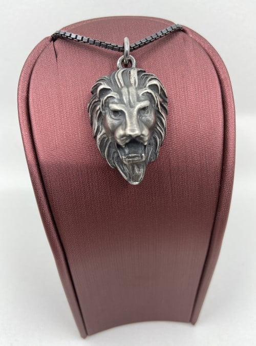 Lion head pendant