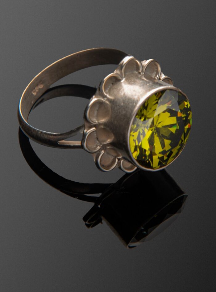 Sterling silver & Green Zirconia “Flower” ring