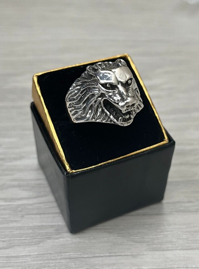 Large Sterling Silver Lion Head ring in box
